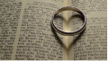 svatba- prstýnek, Bible, zdroj: www.pixabay.com, Licence: CC0 Public Domain / FAQ